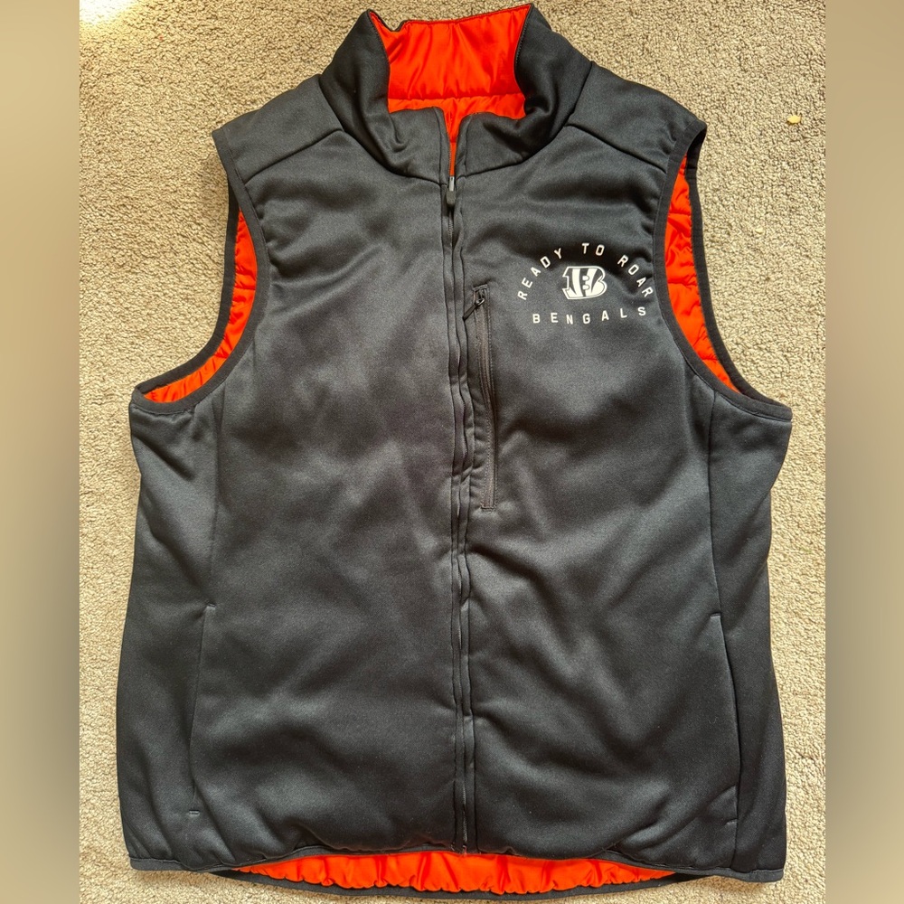 #82 CINCINNATI BENGALS THERMA STYLE NIKE PUFFER VEST reversible Bengals Vest